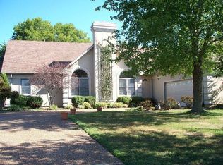 2120 Southwest Dr, Murray, KY 42071