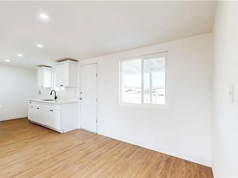 1417 Mesa Dr — Photo 11