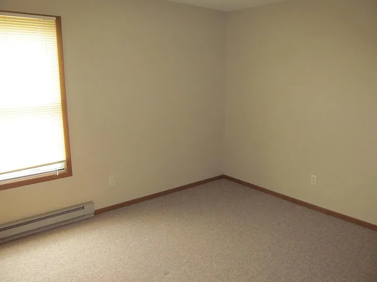 2035 Sylvan Way — Photo 9