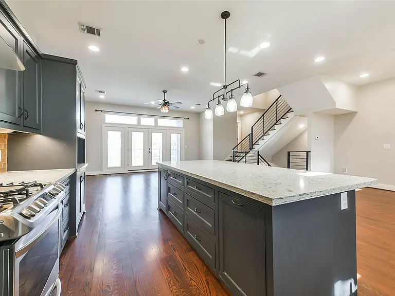 2422 Hadley St — Photo 13