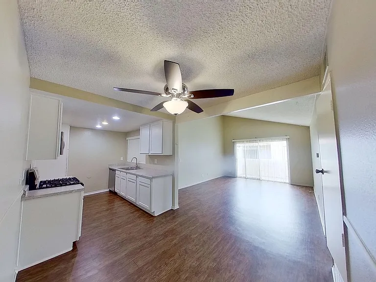 401 Beach Blvd - El Pueblo Apartments — Photo 19