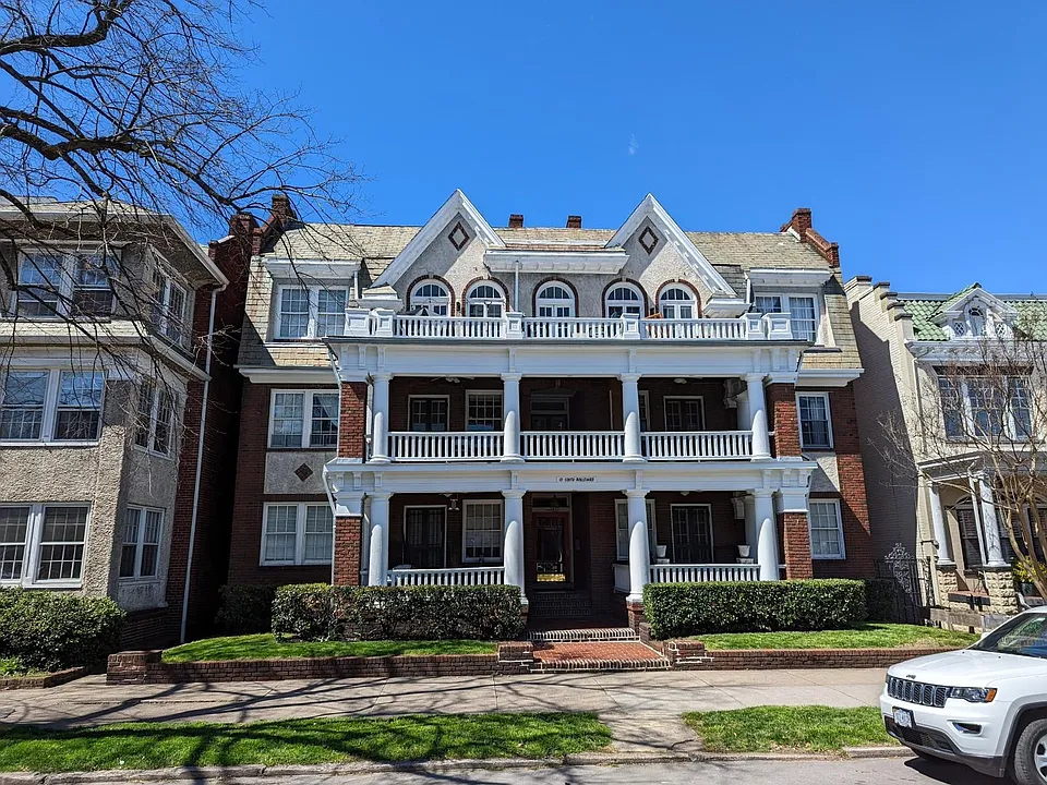 10 S Arthur Ashe Blvd #7