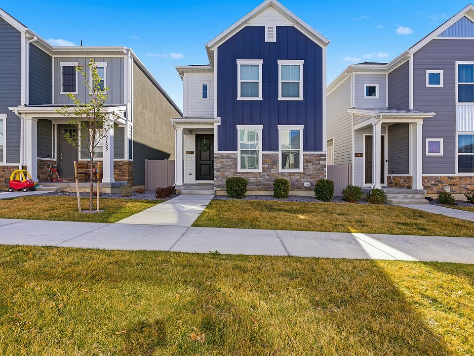 1st image of 9747 N Ashgrove Ln