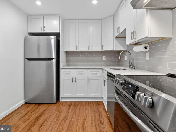 6300 Stevenson Ave APT 410, Alexandria, VA 22304