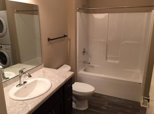 8450 Cody Dr APT 221, Lincoln, NE 68512