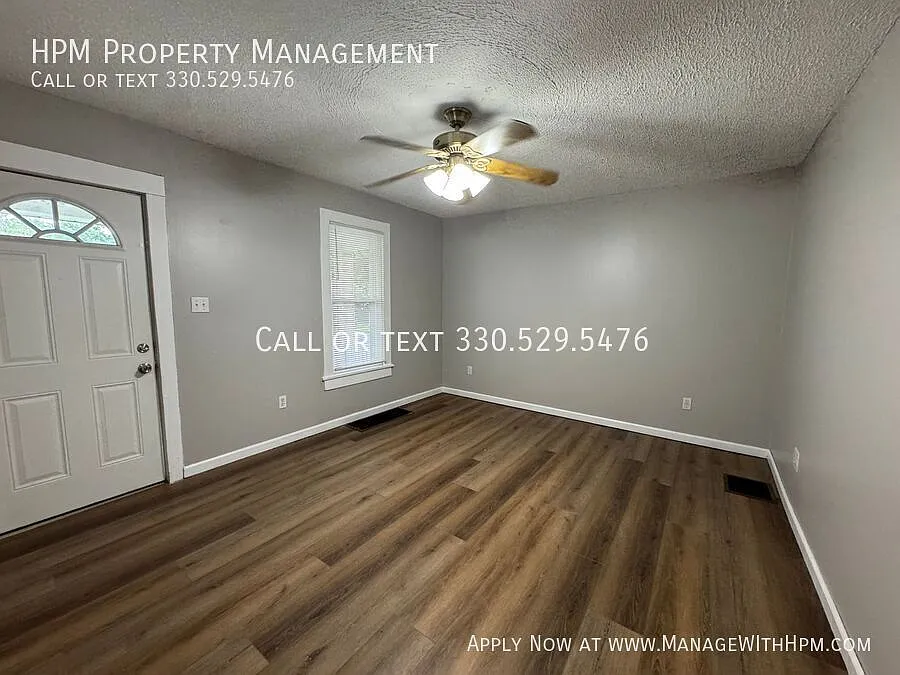 2 bed, 1.0 bath, 1216 sqft, $995 — Photo 2