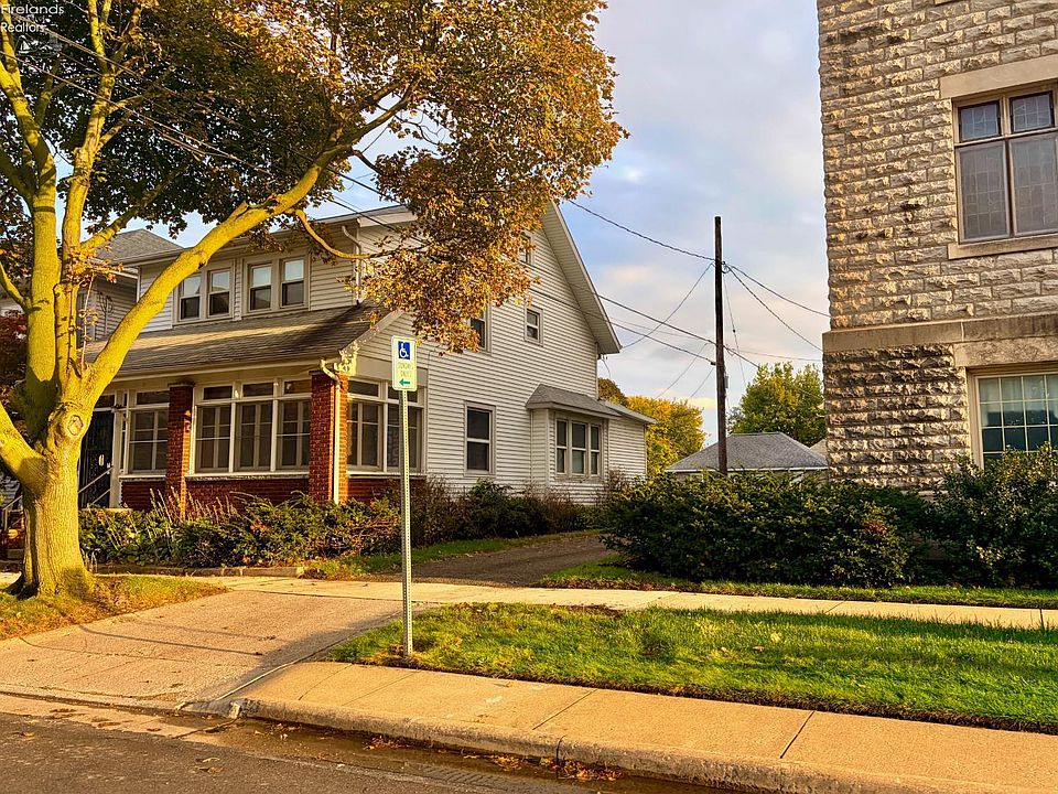 2nd image of 220 E Jefferson St