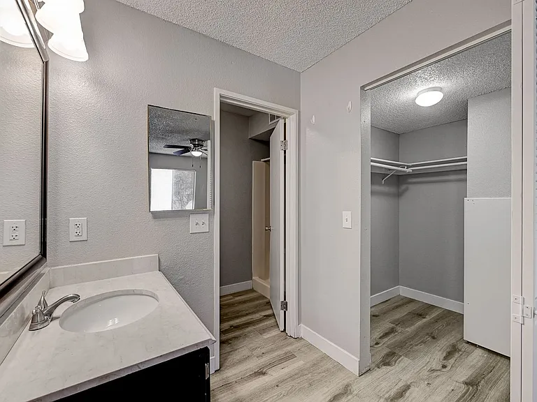 1305 Kari Lee Ct — Photo 22