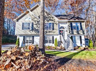 126 Laguna Springs Dr, Woodstock, GA 30188