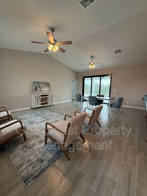 3 bed, 2.0 bath, 1230 sqft, $2,500 — Photo 3