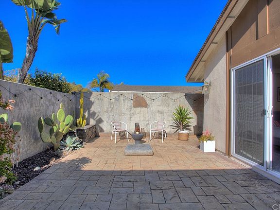 3rd image of 858 Camino De Los Mares