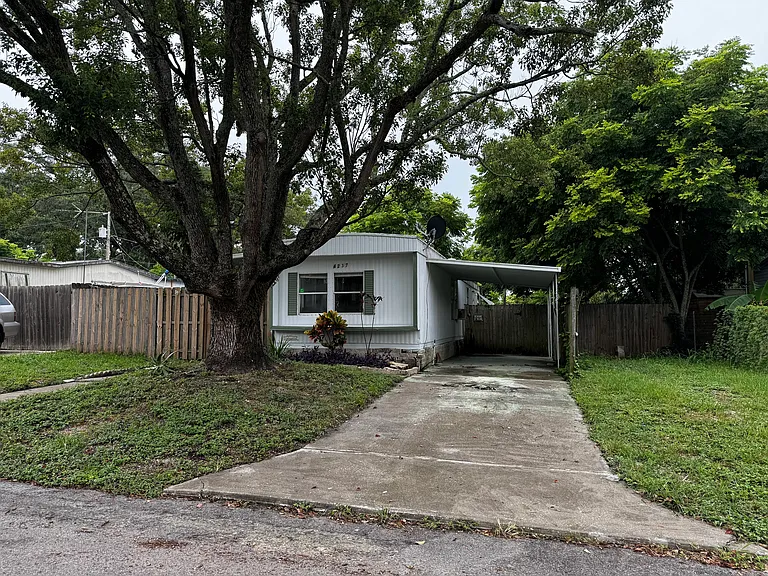 4237 Richmond Ave — Photo 3