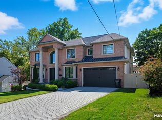 146 Stuart St, Paramus, NJ 07652