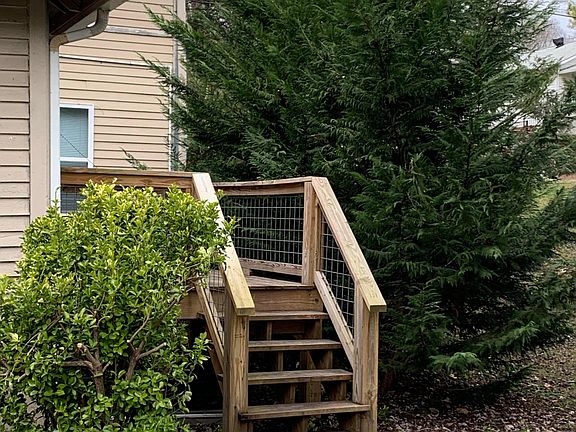 5th image of 256 Waynesville Ave #1