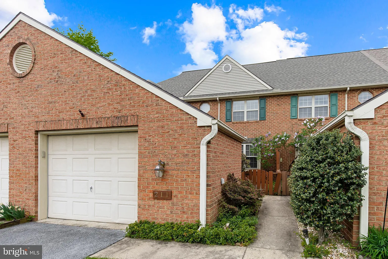 211 Pine Bridge Ln photo 1