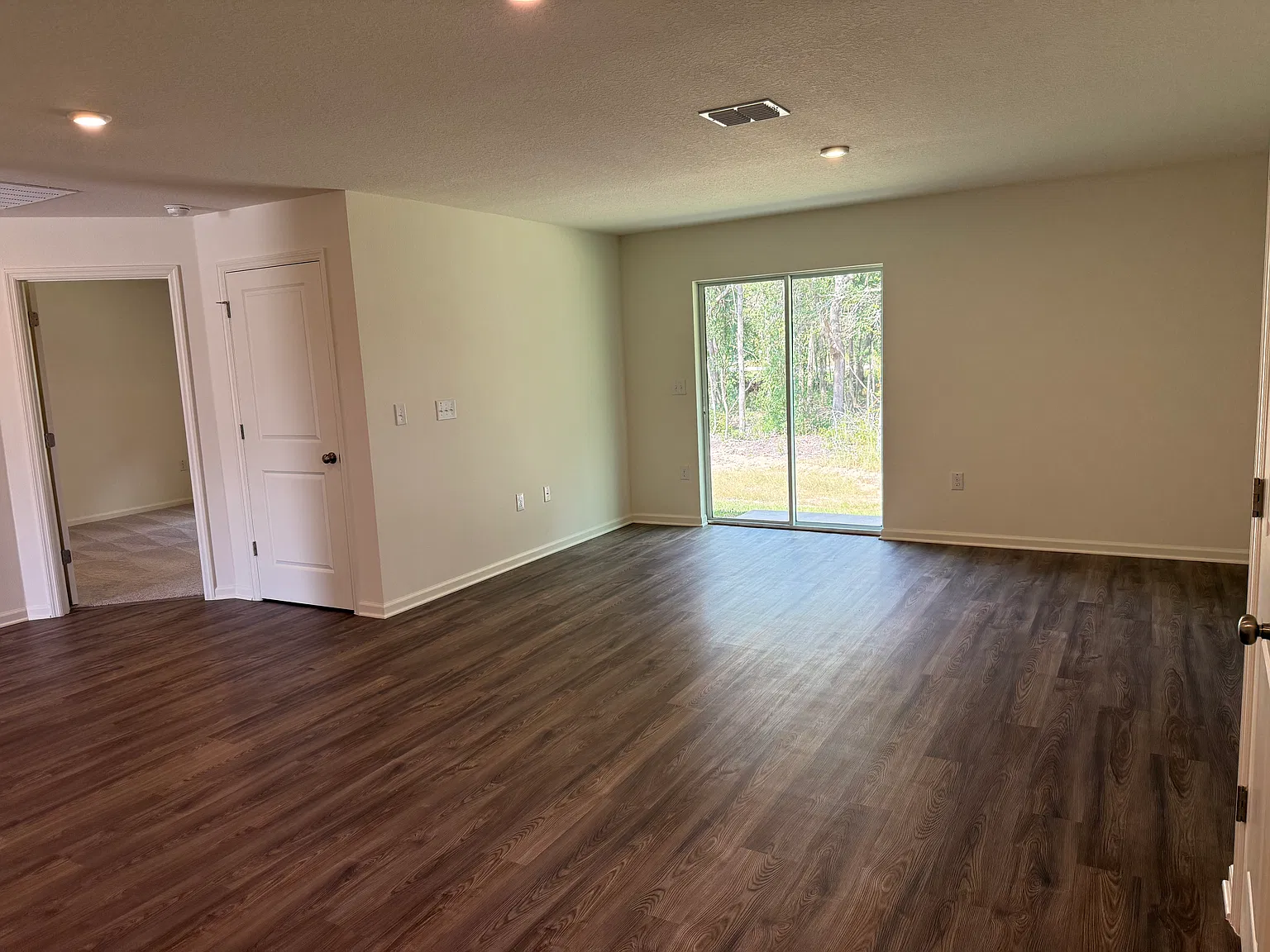 3 bed, 1263 sqft, $1,725 — Photo 4
