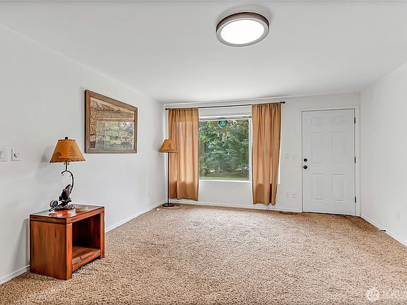 3rd image of 21516 161st Avenue E