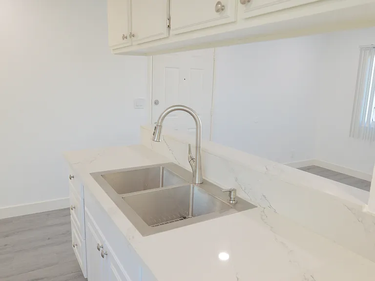 11968 York Ave #8 — Photo 13