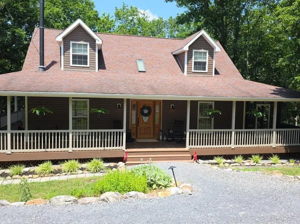 370 Hemlock Ct, Paw Paw, WV 25434