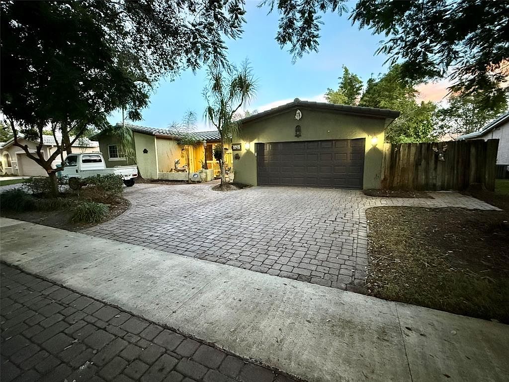 8918 SW 49th Ct