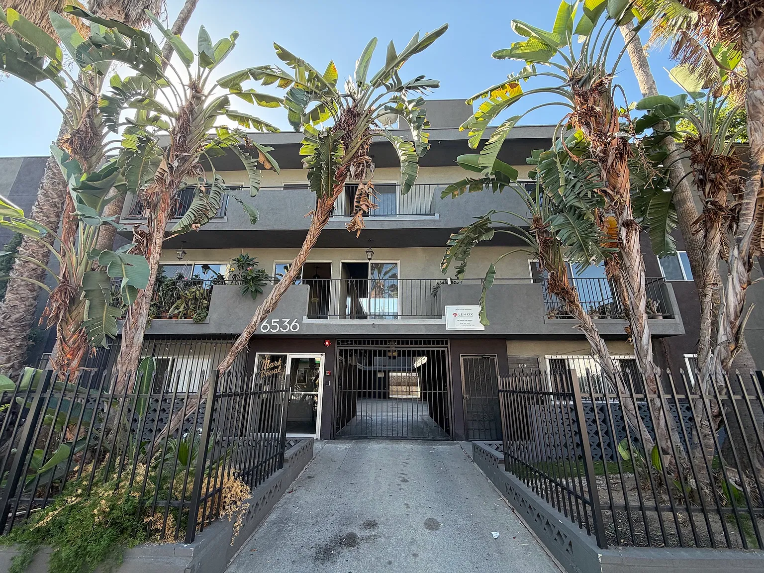 La Mirada Ave, Los Angeles — Photo 3