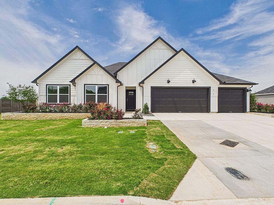 1st image of 724 Grace Ln
