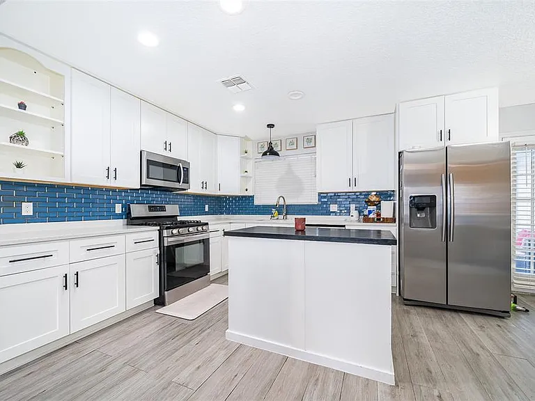 7118 Caloosa Ct — Photo 12