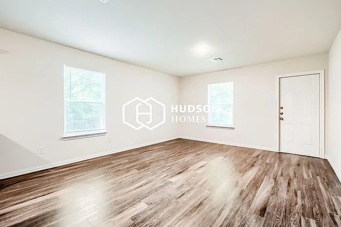 608 Preston St — Photo 4
