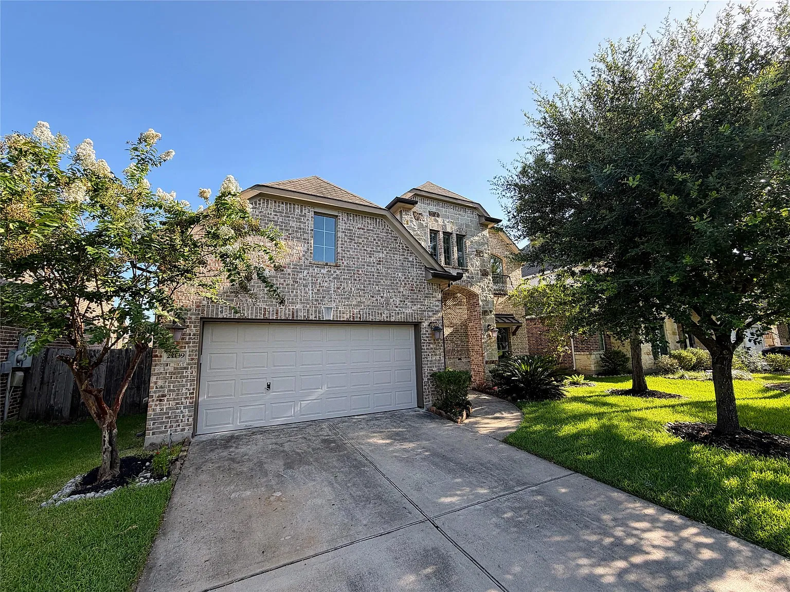4 bed, 2.5 bath, 2767 sqft, $3,200 — Photo 3