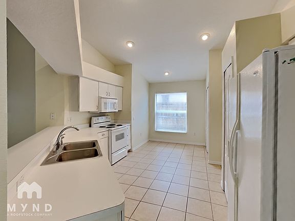2nd image of 3318 Manor Cove Cir