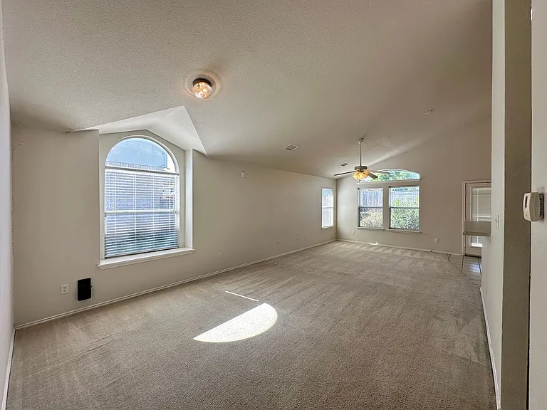4700 Sydney Harbour Ct — Photo 2