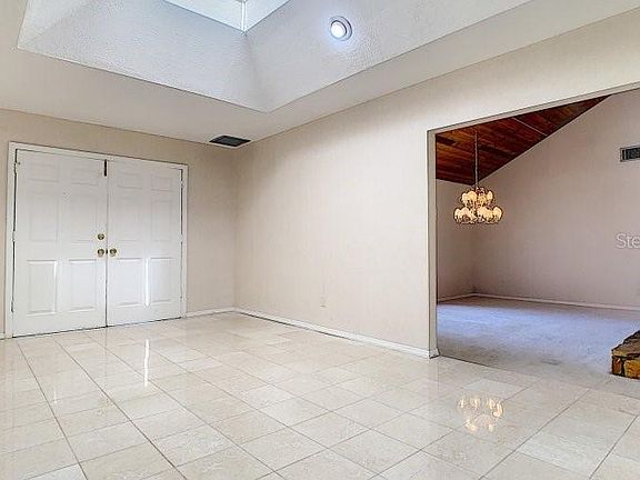 4th image of 100 Buttonwood Dr