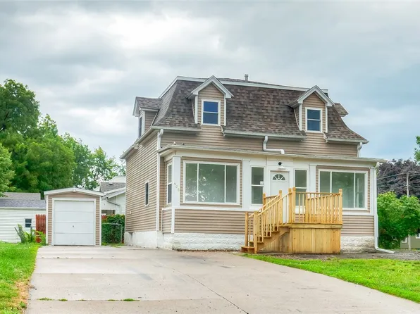 406 E 10th St N, Newton, IA 50208