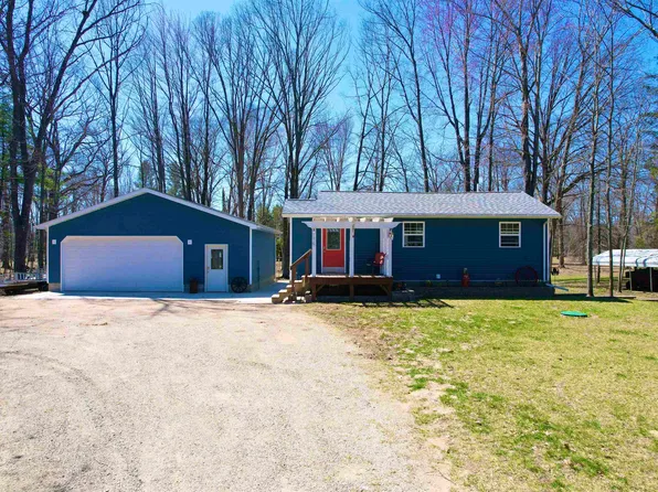 N1331 River Dr, Menominee, MI 49858