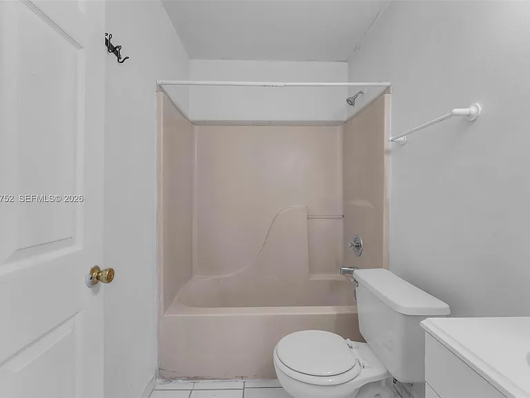768 SW 9th St — Photo 17