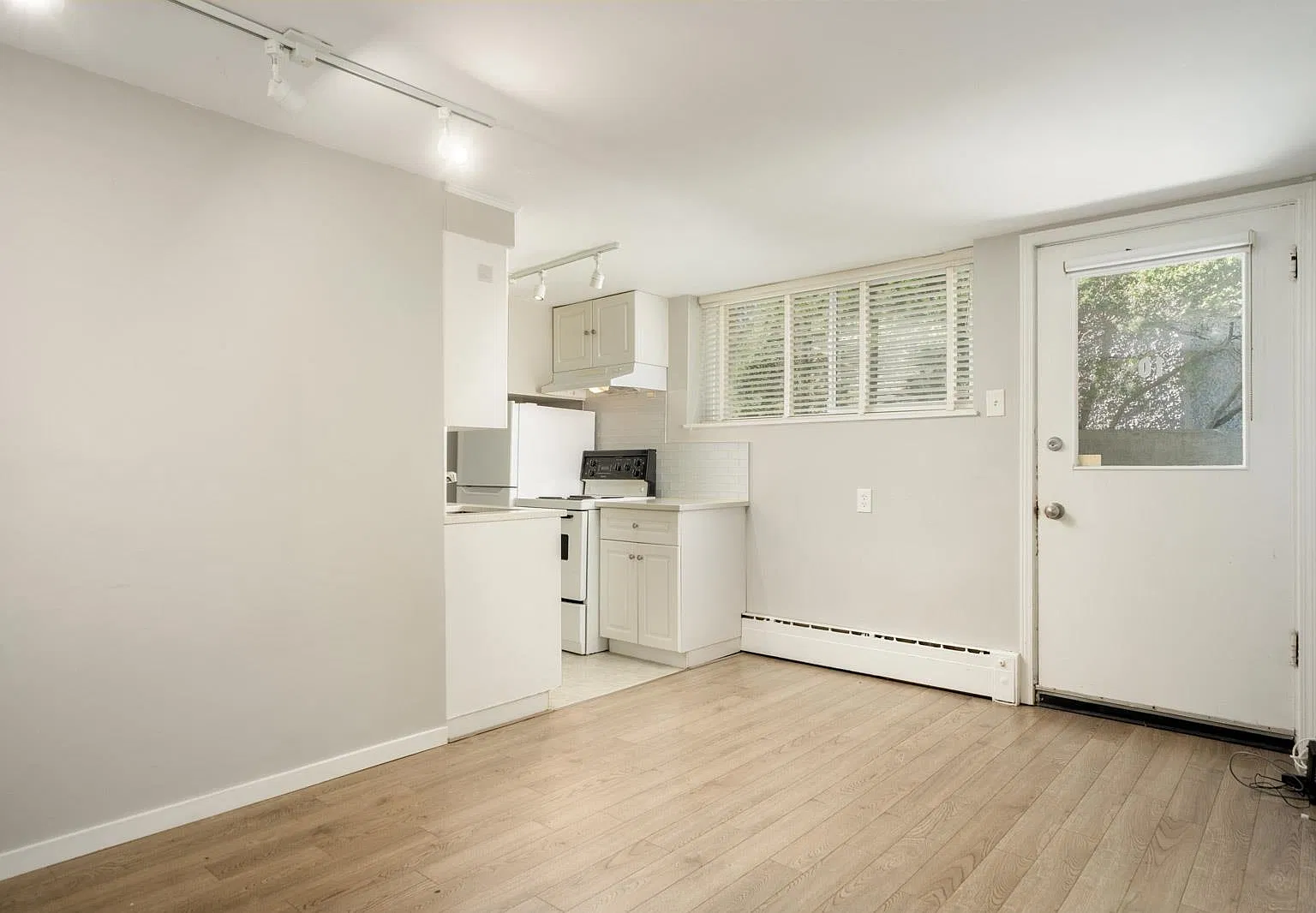 2 bed, 500 sqft, $1,900 — Photo 2