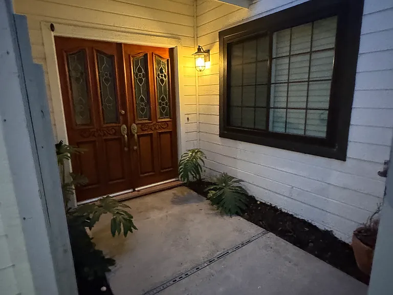 2620 Elden Ave — Photo 23