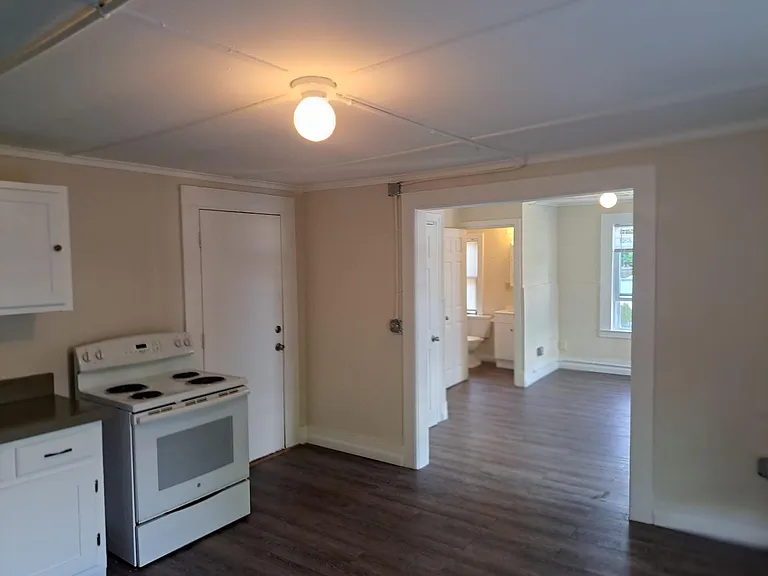 464 Pleasant St #5 — Photo 3