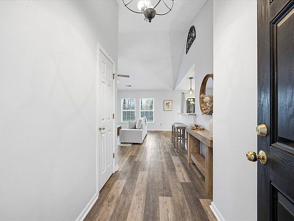 4th image of 211 Border Rd