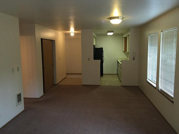2nd image of 5254 Brooklyn Ave NE APT 1