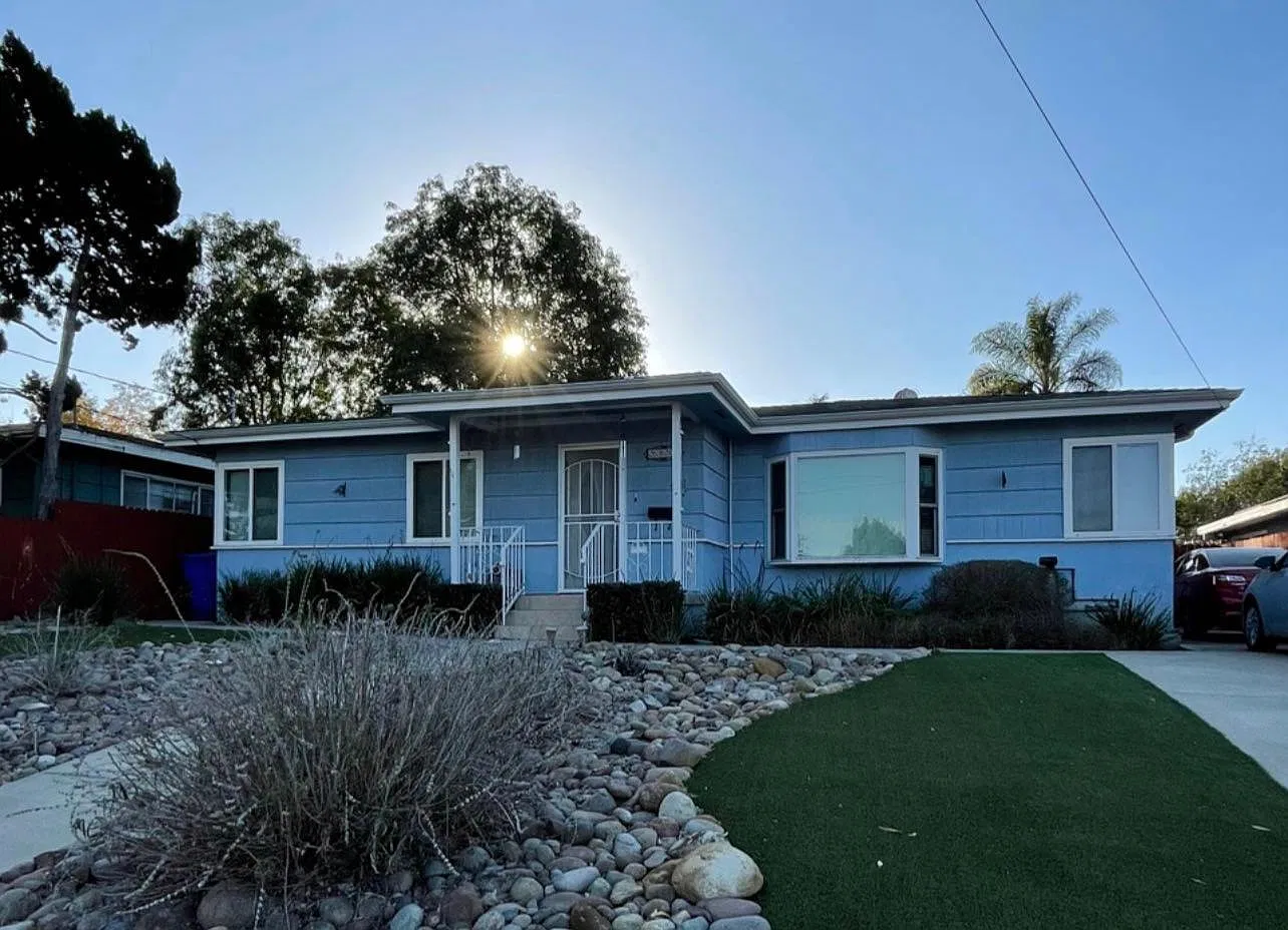 5354 E Falls View Dr — Photo 1