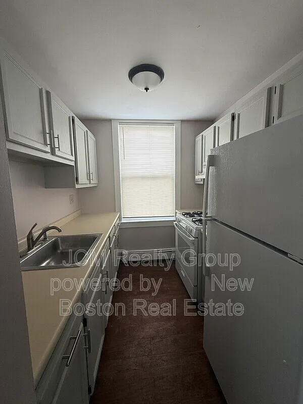 2 bed, 1.0 bath, 850 sqft, $2,400 — Photo 2