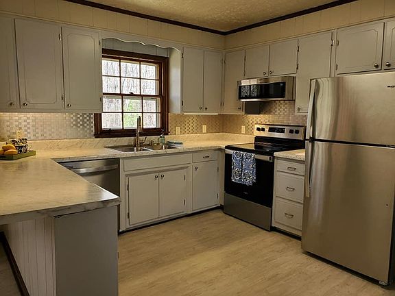 5th image of 375 Tanglewood Dr