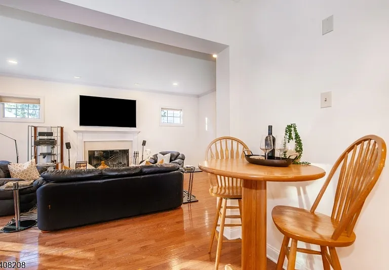 3 Christopher Ct — Photo 10