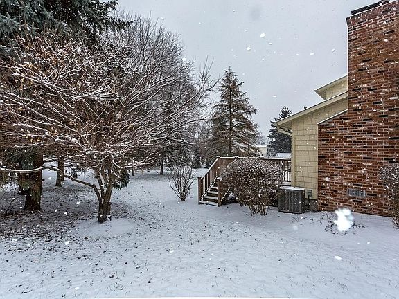 3rd image of 7656 Charlemont Dr