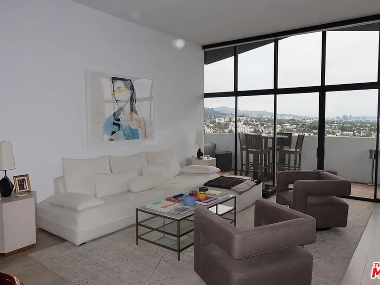 1155 N La Cienega Blvd #6 — Photo 3