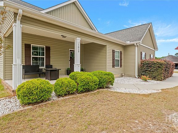 2nd image of 1615 Colony Lane