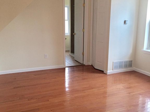 2nd image of 923 S 19th St #2F