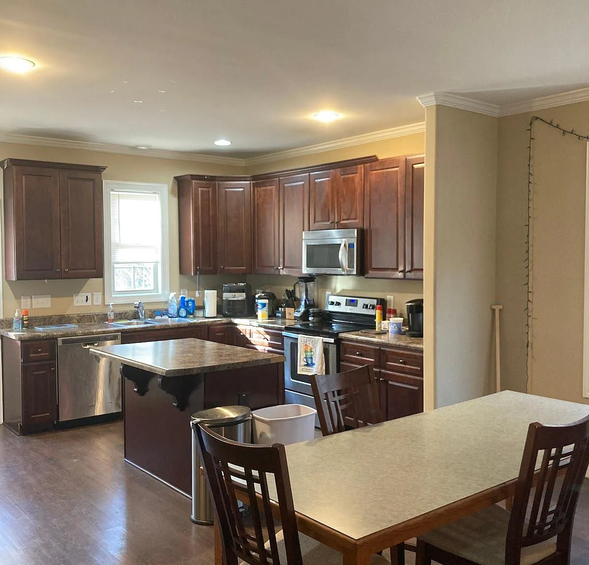 4 bed, 1998 sqft, $3,800 — Photo 3
