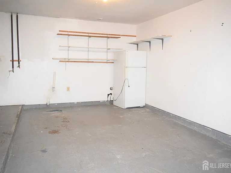 31 Larch St — Photo 4